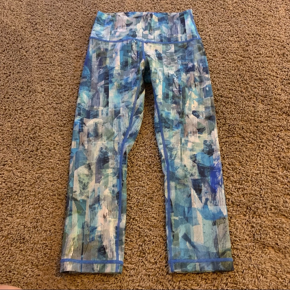 Lululemon Wunder under crops size 6